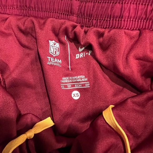 Nike Women’s XS running athletic shorts Washington redskins ( commanders) logo - Picture 4 of 5